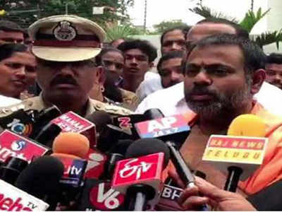 Hyderabad: After Kathi Mahesh, police extern Swami Paripoornananda for 6 months