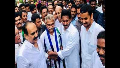 Telangana: Former minister Mahindranath joins YSR Congress