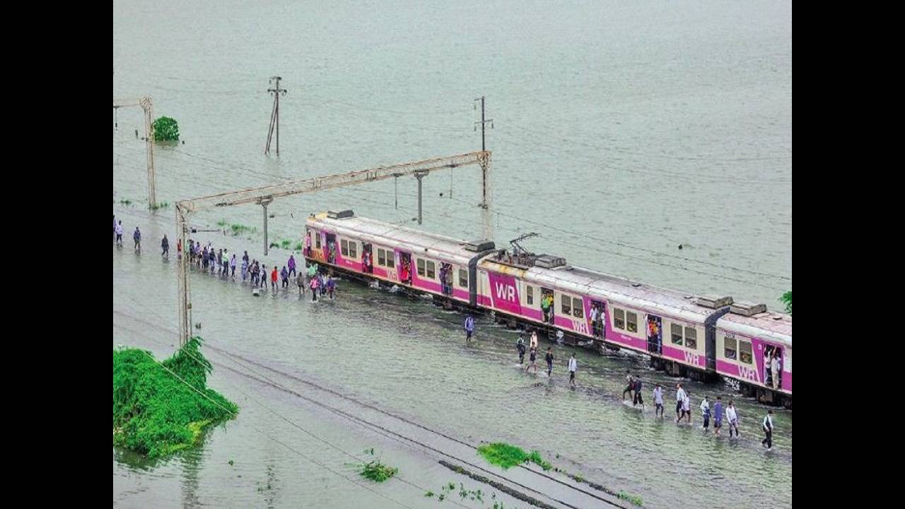 Maharashtra: 36 hours after rains, many areas in Vasai Virar still under  water
