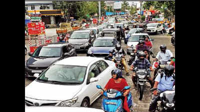 Bad roads, heavy rain worsen kochi’s traffic woes