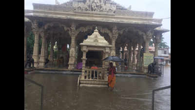 Gujarat: Heavy rains lash Vadodara; several areas waterlogged