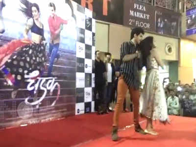 Janhvi Kapoor, Ishaan Khatter groove on stage in Ahmedabad