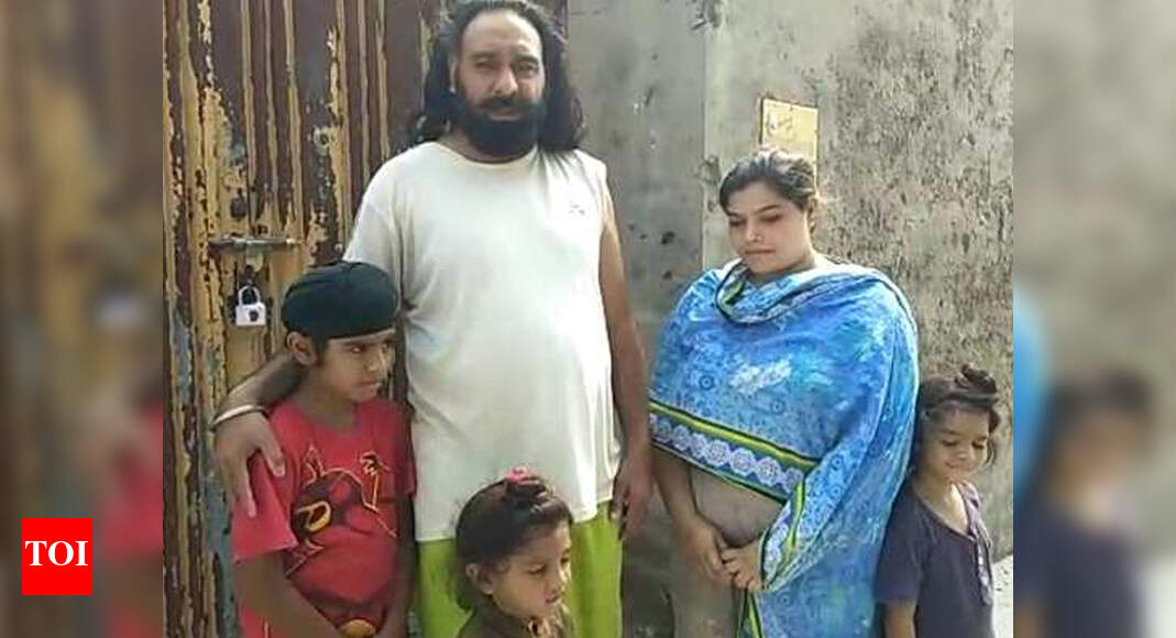 Eviction Of Pakistan s First Sikh Police Warden Court Issues Notice To ETPB Police Inspector