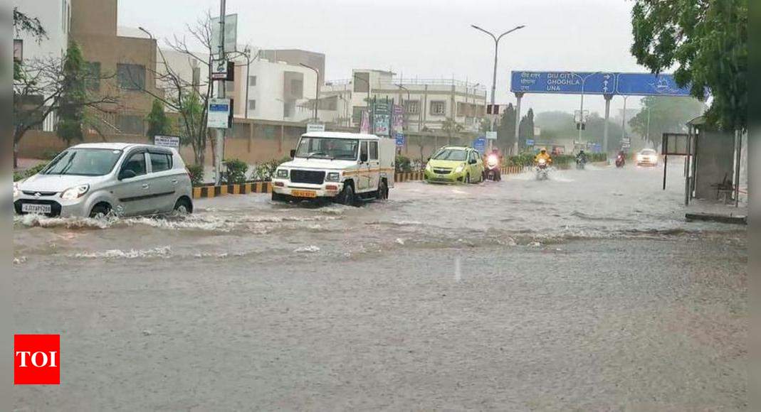 Rain: Diu lashed by 127mm rainfall in 12 hours, roads waterlogged ...