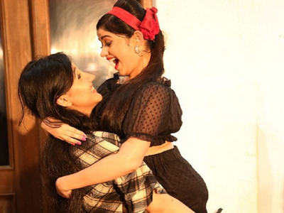 Yeh Rishta Kya Kehalata Hai's Ashnoor Kaur shares a cute click with BFF Jannat Zubair