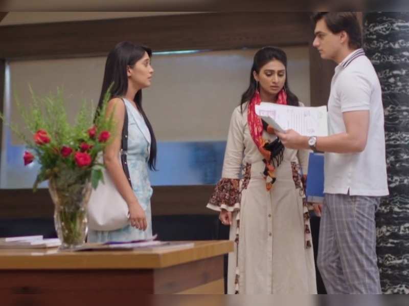 Yeh Rishta Kya Kehlata Hai Written Update July 13 18 Naira And Kartik Sign Divorce Papers Times Of India