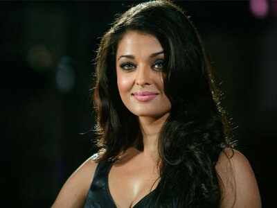 Fanney Khan' new song: 'Halka Halka' sees Aishwarya Rai Bachchan hit the  dance floor as she grooves to the foot-tapping romantic number! | Hindi  Movie News - Times of India