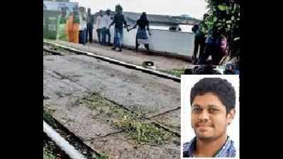Hyderabad techie taking pics on mobile hit by train, dies