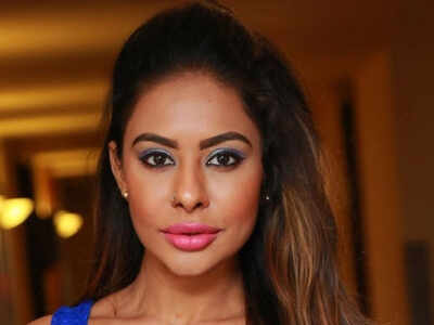 Sri Reddy now attacks Sundar C and Sundeep Kishan