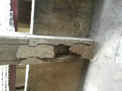 Building in danger which is risk to life &property