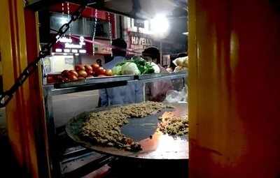 MG Road's night chowpatty beckons food lovers