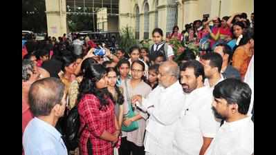 On tour of Maharani’s college, GT Devegowda takes principal to task