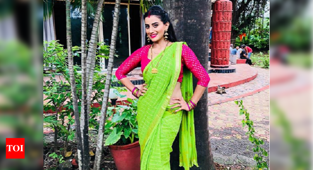 photo akshara singh looks enchanting in a saree bhojpuri movie news times of india times of india