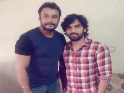 Darshan shows his support for Anish Tejeshwar