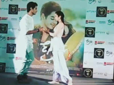 Janhvi & Ishaan show their moves for Chandigarh students