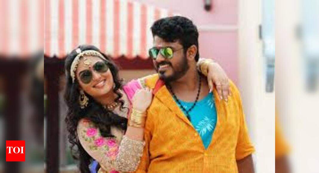 Oru Pazhaya Bomb Kadha movie review highlights A first half with all