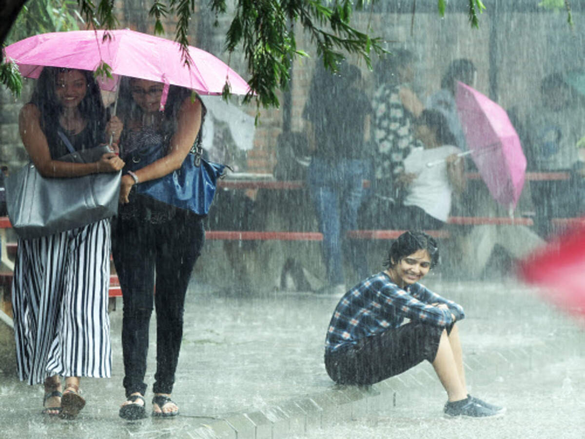 Up and trendy: It's raining fashion on DU campus | Delhi News - Times of  India