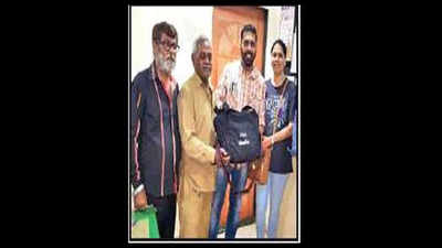 Auto driver returns bag with valuables worth Rs 5 lakh to UK couple
