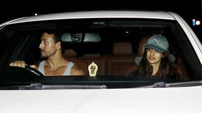 Tiger Shroff and Disha Patani snapped post dinner date