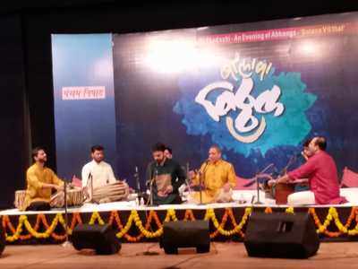 Maharashtrians enjoy the divine music with Bolava Vitthal