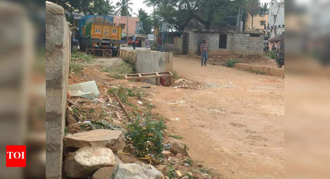 It’s a bumpy ride to this Mathikere layout - Times of India