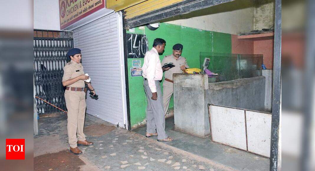 Cops arrest two for auto driver’s murder | Vadodara News - Times of India