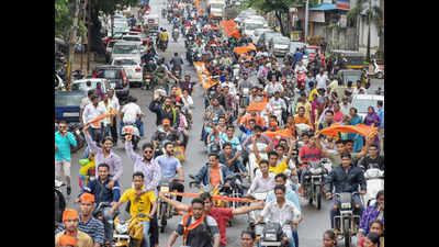 Maratha quota stir turns violent; call given for Mumbai bandh on Wednesday