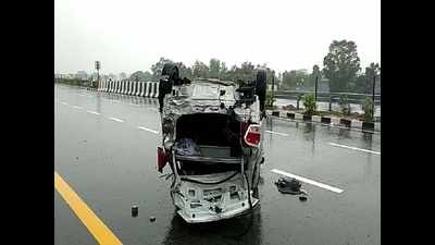 2 killed in road mishap on Agra-Lucknow e-way