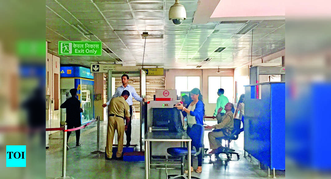 Nothing will escape the eye of this baggage scanner at metro station