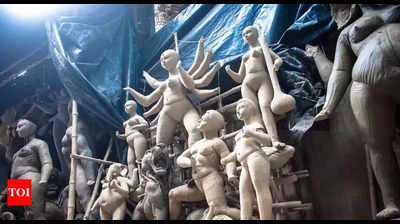 <arttitle>Kumortuli artists make idols with soil from <u/>Diamond Harbour instead of Uluberia</arttitle>