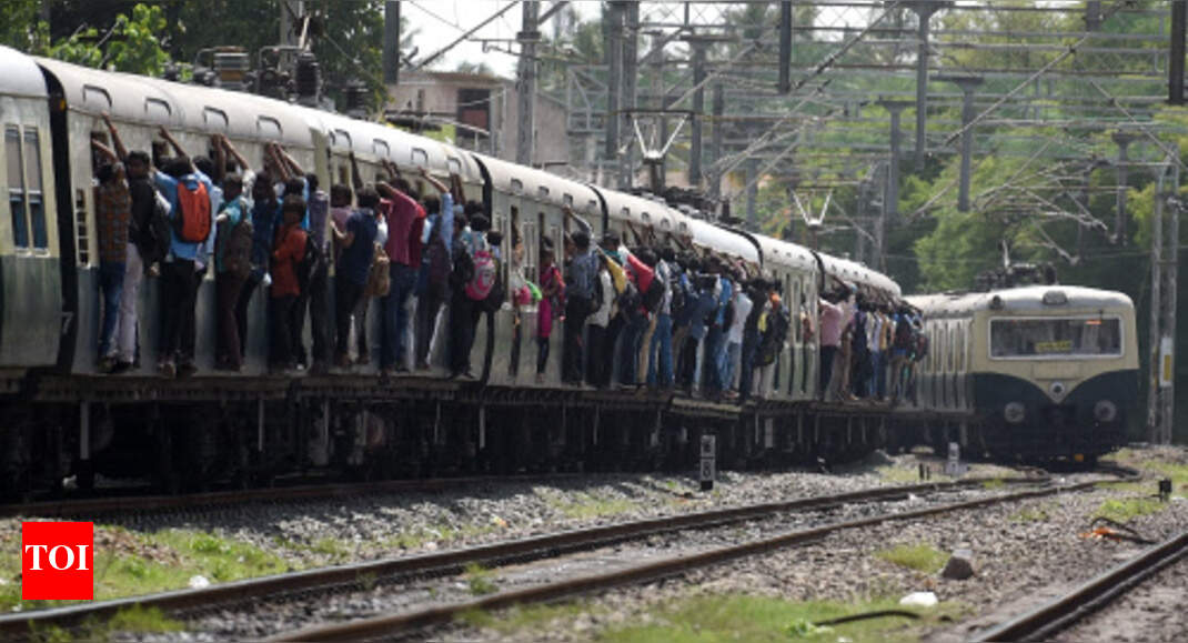 Train footboard travel Railway Protection Force holds awareness