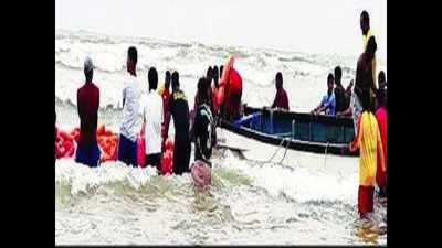 Lifeguards rescue 4 fishermen off Baina coastline