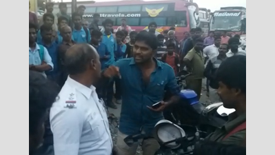 Drunk two-wheeler rider threatens Coimbatore traffic police, arrested ...