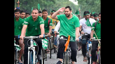 Tejashwi kickstarts cycle rally against Nitish government