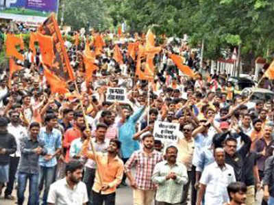 protest pune maratha jm disrupts quota rally movement vehicles road filed withdrawal protests participating demanded held cases across members against