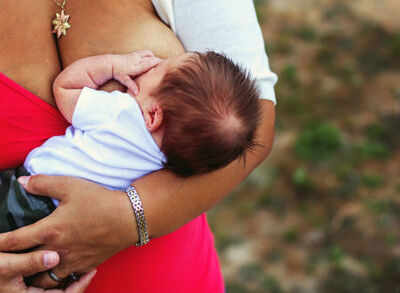These influential women are breastfeeding in public and we are all praise