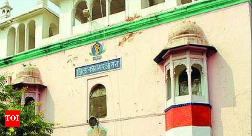 Video shows kin ‘paying middleman’ to meet prisoners at district jail