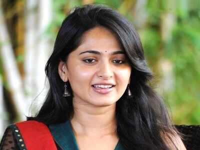 Anushka Shetty wishes her mother on her birthday, posts a party pic