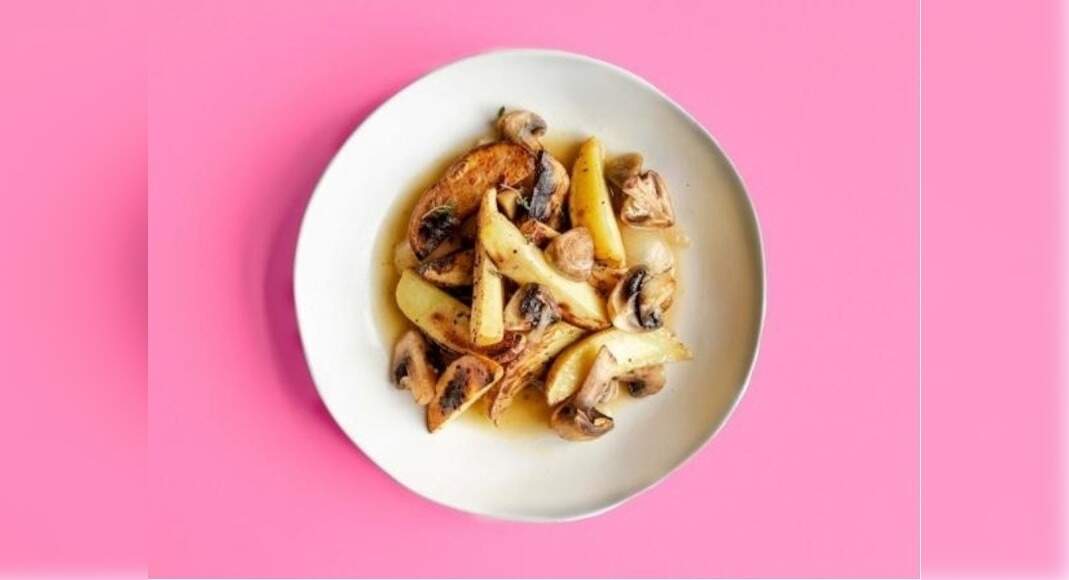 Small plates won't aid in less consumption of food, says a new study