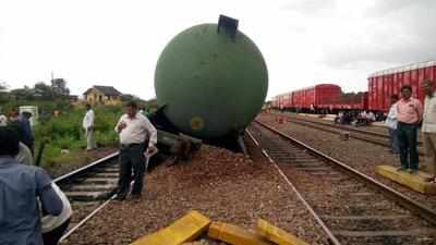 4 bogies of goods train derail in Hubballi