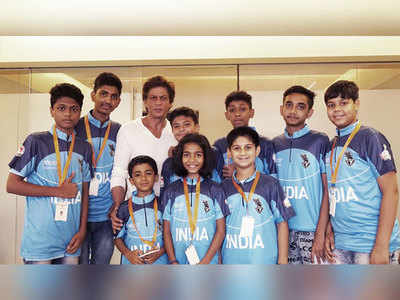 Shah Rukh Khan meets survivors of childhood cancer before they leave to represent India at the World Children's Winners games 2018