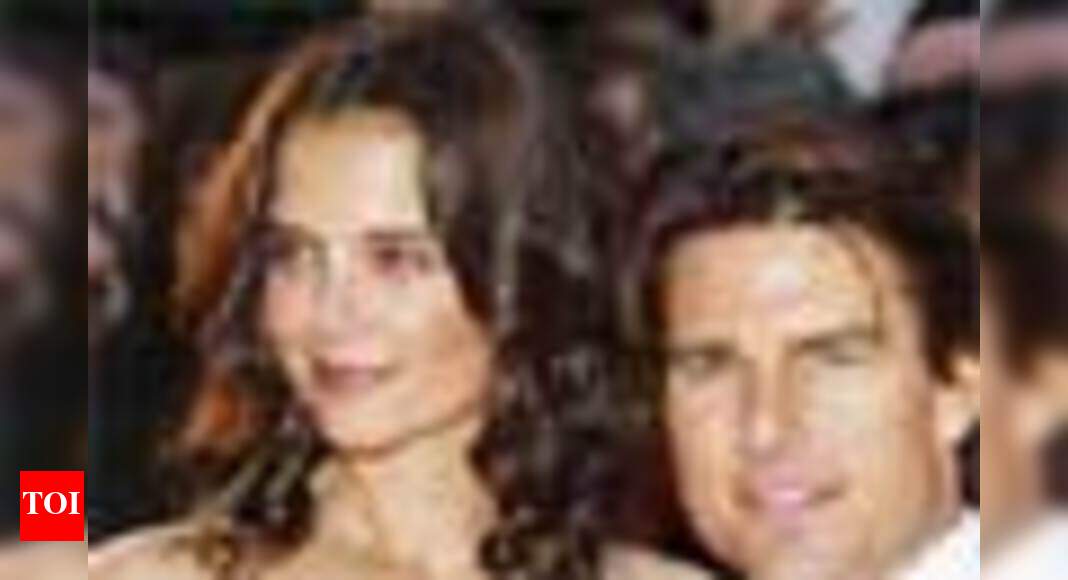 Cruise showers Holmes with red roses English Movie News Times of India