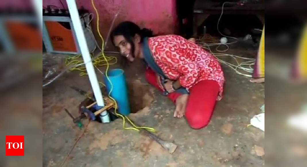 Bihar Girl Rescue Bihar Year Old Girl Who Fell Into Borewell Shaft Rescued Patna News