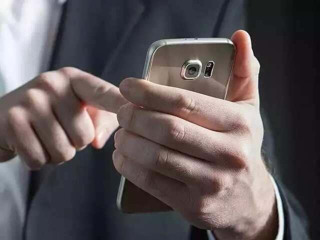 Swiping on the smartphone screen is enough to track you, say researchers