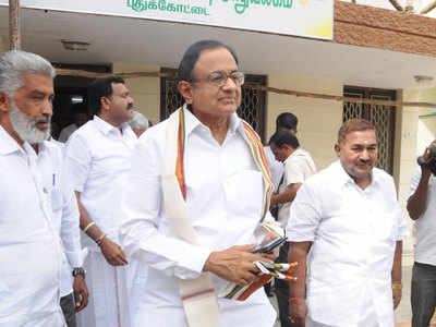 Meet headed by Chidambaram ends abruptly after scuffle among workers