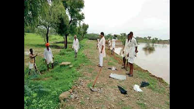 Inspired by Anna Hazare, village set to become ‘Adarsh Gram’