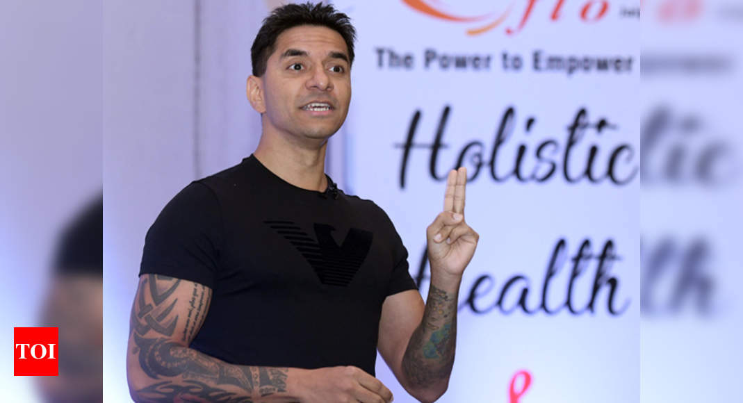 Nutritionist Luke Coutinho Inspires Ladies Of Jaipur To Eat Guilt Free Events Movie News Times Of India nutritionist luke coutinho inspires