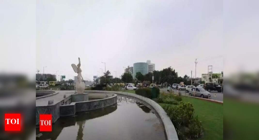 Pari Chowk ‘Need underpass in Pari Chowk to traffic snarls