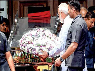 PM Narendra Modi leads nation in paying homage to DMK patriarch