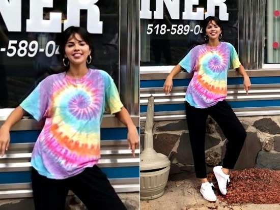 Selena Gomez gives us a lesson in ’90s casual style